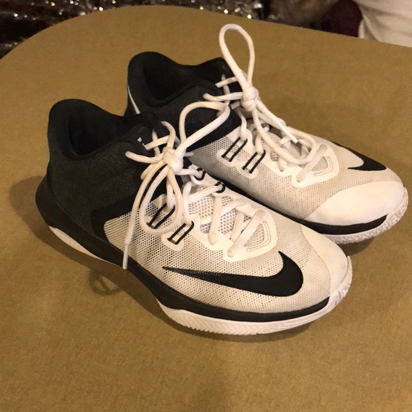 nike women's air versitile ii basketball shoes